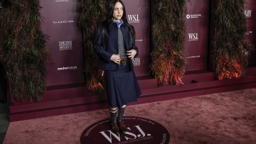 Η Μπίλι Έιλις προς τους δισεκατομμυριούχους: «Δωρίστε τα χρήματά σας, τσιγκούνηδες»