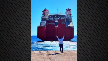 Ο συγκινητικός αποχαιρετισμός του δημάρχου Σικίνου στους μαθητές που παρέλασαν στο νησί για την 28η Οκτωβρίου, δείτε βίντεο