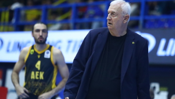 Απίστευτη δήλωση του Σάκοτα: «Ο διαιτητής μου είπε ότι δεν έχει δει χειρότερη ΑΕΚ φέτος»  