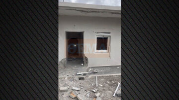 Η οικοδομή που μπήκε η βόμβα και αναζωπύρωσε τη βεντέτα στα Βορίζια - Ισοπεδώθηκαν πόρτα και παράθυρα