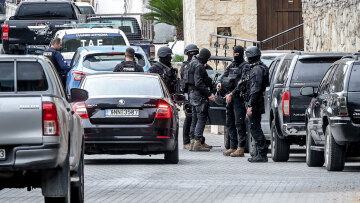 Δείτε βίντεο: Πάνοπλες αστυνομικές δυνάμεις στα Βορίζια Ηρακλείου που θυμίζει χωριό «φάντασμα»