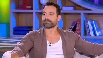 Ο Σάκης Τανιμανίδης περιέγραψε την περιπέτεια που είχαν στο πρώτο ταξίδι του World Party: «Μας πήγαν στα κρατητήρια»