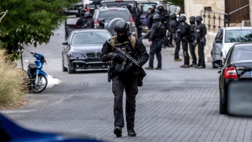 Το protothema στα Βορίζια: Μπήκε η ΕΚΑΜ στο χωριό, με αλεξίσφαιρο γιλέκο η εισαγγελέας - Θρήνος για τους δύο νεκρούς και φόβοι για νέο αιματοκύλισμα 