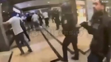 Χαμός στη Γερμανία: Πάνω από 300 οπαδοί των Ντόρτμουντ και Σάλκε ήρθαν στα χέρια σε σιδηροδρομικό σταθμό - Βίντεο  