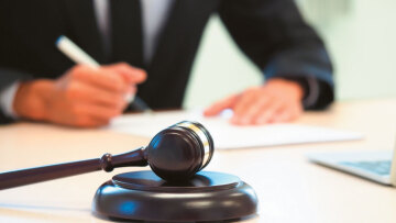 Στάση εργασίας και στοχευμένη αποχή από τους δικηγόρους της Αθήνας – Αντιδρούν στις δηλώσεις του Χριστόφορου Σεβαστίδη 
