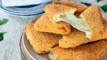 Mozzarella in Carrozza: Φτιάχνουμε το λαχταριστό ιταλικό ορεκτικό
