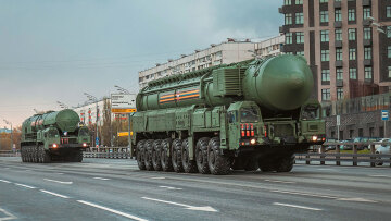 Ισορροπία τρόμου και επιστροφή στον Ψυχρό Πόλεμο με πυρηνικές δοκιμές - Το μήνυμα ισχύος του Τραμπ και η κούρσα εξοπλισμών Ρωσίας και Κίνας