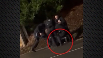 Βίντεο: «Σκοτώστε με» φώναζε στους αστυνομικούς ο ύποπτος της επίθεσης στο τρένο στη Βρετανία – Τον ακινητοποίησαν με taser