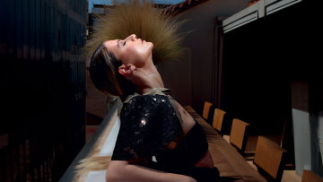 Εριέττα Μανούρη: «Πρέπει να κυνηγάμε τα όνειρά μας, όσο τρελά κι αν μοιάζουν»