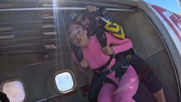 Βίντεο: Η Ναυσικά Παναγιωτακοπούλου έκανε ελεύθερη πτώση από αεροπλάνο