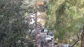 «Φανούρη, Φανούρη» - Σπαρακτικές στιγμές στη θέα του νεκρού 39χρονου, λυγίζουν συγγενείς και φίλοι - Δείτε βίντεο