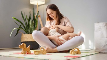 Αυτό είναι το πρώτο «εμβόλιο ζωής» για το παιδί – Προσφέρει ασφάλεια, θρέψη και αγάπη
