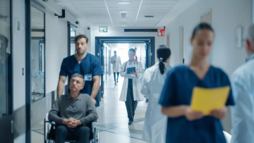 Τι αλλάζει στη δωρεάν περίθαλψη για τους ανασφάλιστους – Δείτε την εγκύκλιο του Υπουργείου Υγείας
