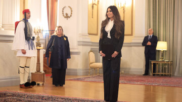 Η Κίμπερλι Γκιλφόιλ υπέβαλε τα διαπιστευτήριά της στον Τασούλα, ο διάλογος που είχαν μπροστά στις κάμερες - Δείτε φωτογραφίες