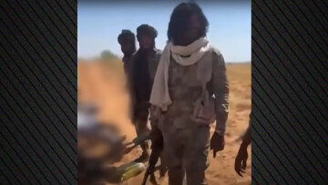 Σουδάν: Σοκαριστικό βίντεο με ένοπλο να σκοτώνει άοπλο και να χαμογελά στην κάμερα - Συνεχίζονται οι σφαγές αμάχων