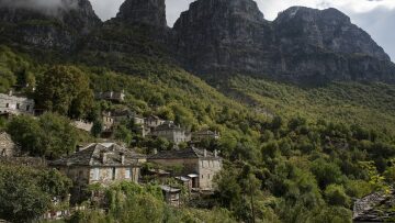 Φθινοπωρινή απόδραση σε 6 ορεινά χωριά της Ηπείρου και της Στερεάς Ελλάδας
