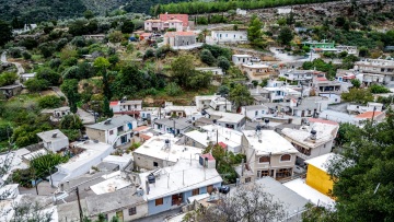 «Δεν κρύβονται στα βουνά, όταν είναι η ώρα θα εμφανιστούν» λένε στο protothema συγγενείς των τριών που αναζητούνται για το φονικό στα Βορίζια