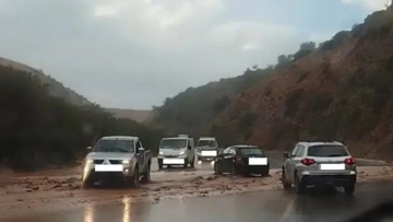 Έντονη βροχόπτωση και χαλάζι στην Κρήτη - Γέμισε πέτρες και χώματα ο ΒΟΑΚ, δείτε βίντεο και φωτογραφίες