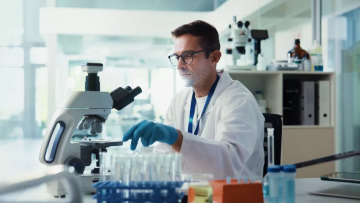 Πανιατρική κινητοποίηση ενάντια στο clawback – Στο πλευρό των εργαστηριακών ιατρών όλος ο ιατρικός κόσμος
