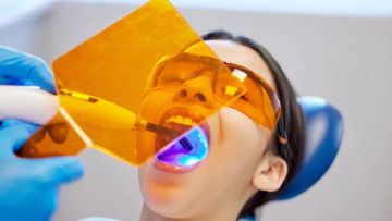 Η επικίνδυνη ουσία που κρύβεται στα σφραγίσματα – Έχει απαγορευτεί στην Ευρώπη, τι ισχύει στις άλλες χώρες
