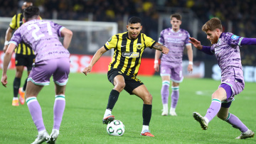 Γκέλα στη Νέα Φιλαδέλφεια και μπλέξιμο για την ΑΕΚ που έμεινε στο 1-1 με την Σάμροκ Ρόβερς - Δείτε τα γκολ
