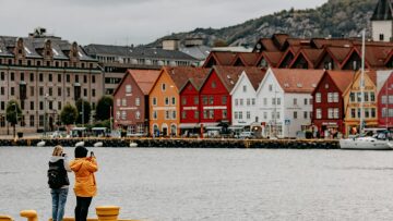 Εκεί όπου η βροχή γίνεται σκηνικό εμπειριών: Ταξίδι σε 4 υγρές και ατμοσφαιρικές πόλεις της Ευρώπης
