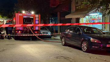 Φωτιά σε διαμέρισμα στον Νέο Κόσμο - Έγινε έκρηξη και έσπασε τζαμαρία