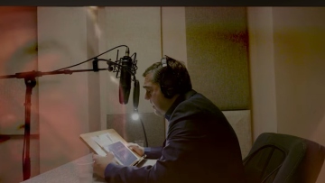 Αλέξης Τσίπρας: Στο στούντιο ηχογράφησης για το βιβλίο «Ιθάκη» σε audiobook – Δείτε βίντεο 