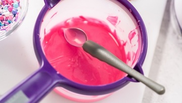 Πώς χρωματίζουμε τη λευκή ΙΟΝ Κουβερτούρα
