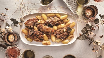 Κατσικάκι με μέλι, δυόσμο και πατάτες στον φούρνο