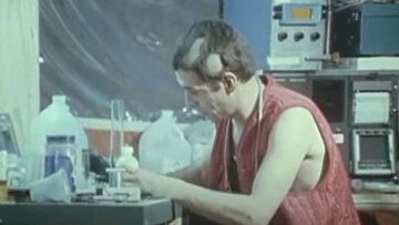 Έζησε 2 μήνες στο απόλυτο σκοτάδι: Το πείραμα του Γάλλου επιστήμονα που άλλαξε όσα ξέρουμε για τον χρόνο (vid)