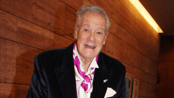 Πέθανε ο θρυλικός σχεδιαστής μόδας Ντίμης Κρίτσας: Έντυσε από την Λαμπέτη μέχρι γαλαζοαίματες, σχεδίασε το νυφικό της Καρέζη - Η μυθιστορηματική ζωή του