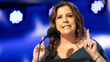 Σκληρό ροκ στη Νέα Υόρκη - Η στενή σύμμαχος του Τραμπ, Ελίζ Στεφάνικ κατεβαίνει για υποψήφια κυβερνήτης