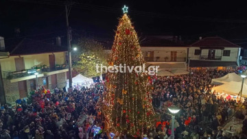 Ο Ταξιάρχης Χαλκιδικής έδωσε το σύνθημα για την έναρξη των γιορτών - Φωταγωγήθηκε το πρώτο χριστουγεννιάτικο δέντρο