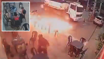 Συγκλονιστικό βίντεο: Άναψε τσιγάρο σε βενζινάδικο της Βραζιλίας και έπιασε φωτιά, παρέα γλύτωσε για δευτερόλεπτα