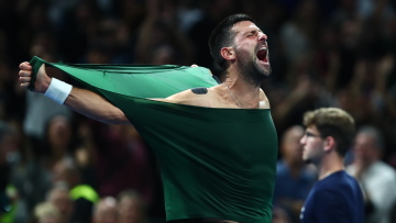 Έσκισε την μπλούζα του μετά τον θρίαμβο στον τελικό της Αθήνας ο Τζόκοβιτς - Βίντεο, φωτογραφίες 