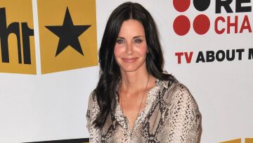 Η Κόρτνεϊ Κοξ σκηνοθετεί το θρίλερ «Evil Genius»