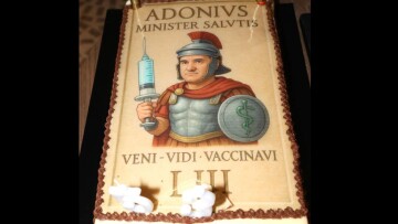  Veni Vidi Vaccinavi: Η ευρηματική τούρτα της Ευγενίας Μανωλίδου για τα γενέθλια του Άδωνι Γεωργιάδη