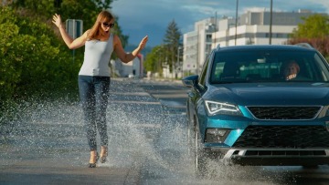 Έβρεξες πεζό με το αυτοκίνητο; Ιδού τι προβλέπει πλέον ο νέος ΚΟΚ
