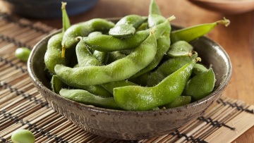 Edamame: τι είναι, γιατί θεωρούνται superfood - πώς τα τρώμε και πού τα βρίσκουμε