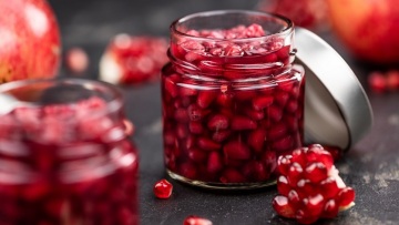 Μαρμελάδα ρόδι όπως τη φτιάχνουμε στο σπίτι - ρουμπινένια, πικάντικη, με χαρακτήρα