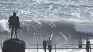 Τρεις νεκροί στην Τενερίφη σε δυστυχήματα λόγω σφοδρής θαλασσοταραχής
