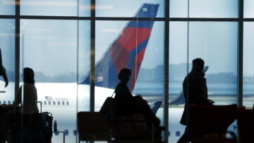 Πρωτοφανής αναστάτωση στα αμερικανικά αεροδρόμια: Πάνω από 1.000 πτήσεις ακυρώθηκαν, χιλιάδες καθυστέρησαν λόγω του shutdown