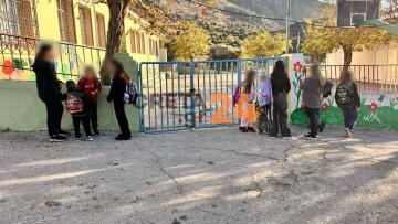 Με την παρουσία ψυχολόγων επαναλειτούργησαν σήμερα τα σχολεία στα Βορίζια
