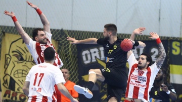 Χάντμπολ: Η ΑΕΚ πήρε το ντέρμπι, 28-27 τον Ολυμπιακό στο ΟΑΚΑ - Δείτε βίντεο