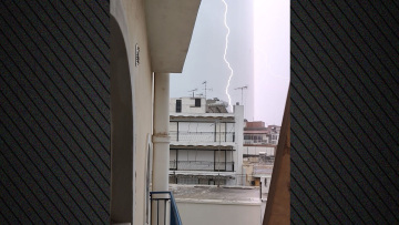 Κακοκαιρία στην Αττική: Πάνω από 1000 κεραυνοί και αστραπές σε λιγότερο από 2 ώρες