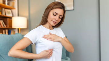 Η συγκλονιστική περιπέτεια της Γιάννας με τον καρκίνο του μαστού
