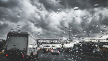 Κίνηση στους δρόμους: Στο «κόκκινο» η άνοδος του Κηφισού - Καθυστερήσεις και στην Αττική Οδό