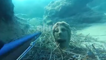 Κρήτη: Ψαροντουφεκάς εντόπισε άγαλμα στον βυθό