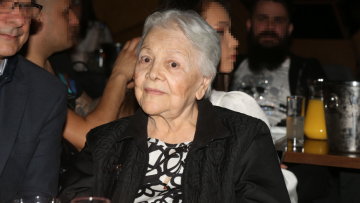 Η Μαίρη Λίντα έκλεισε τα 90 της χρόνια - Η αδημοσίευτη φωτογραφία με τον Μανώλη Χιώτη από το στούντιο Κλεισθένης 